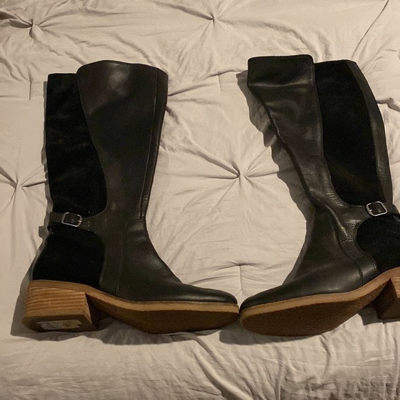 Lucky Brand black leather/suede tall boot. - Picture 2 of 5